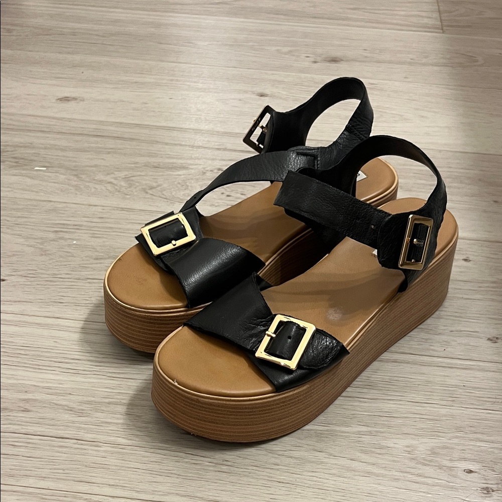 Steve Madden Black and Tan Platform Sandals